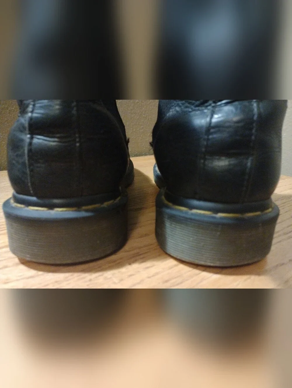 DOC DR. MARTENS Size USM 9 USW 10. 2976 Chelsea Black Leather Boots. Good